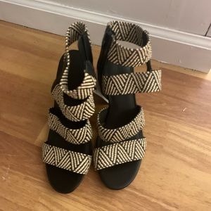 Universal thread black and white heels